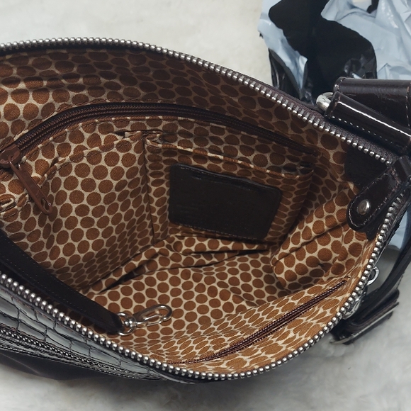 Brighton Brown Messenger Bag with Adjustable Strap and Multi-Functional Design - Picture 4 of 9